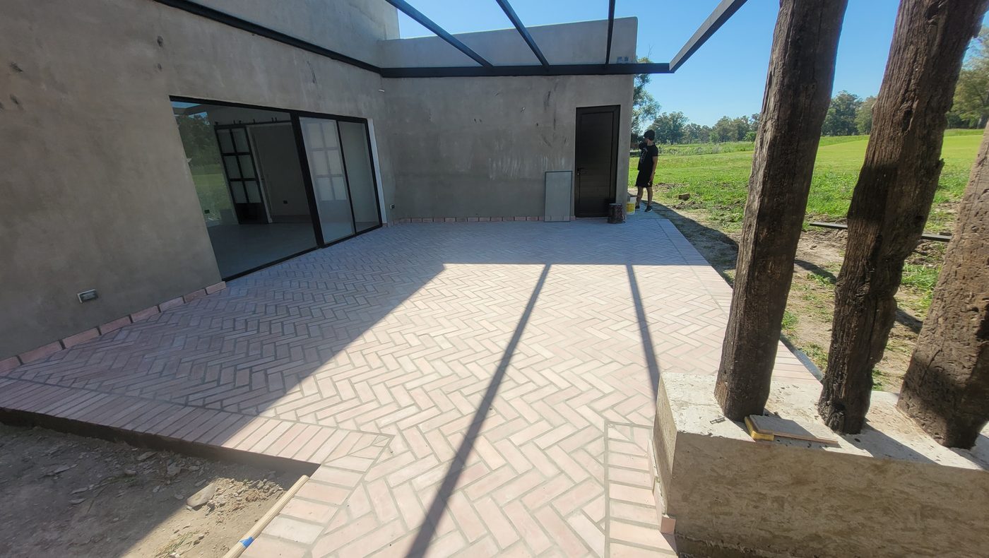 Patio y galería de una obra con Inbuild System